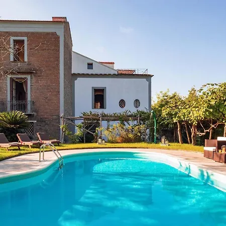 La Dimora: Relax In A Lovely Garden Holiday home