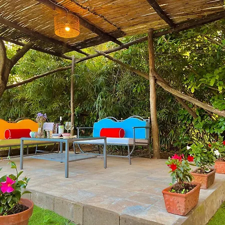 La Dimora: Relax In A Lovely Garden Holiday home