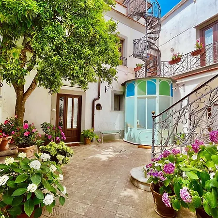La Dimora: Relax In A Lovely Garden Holiday home *