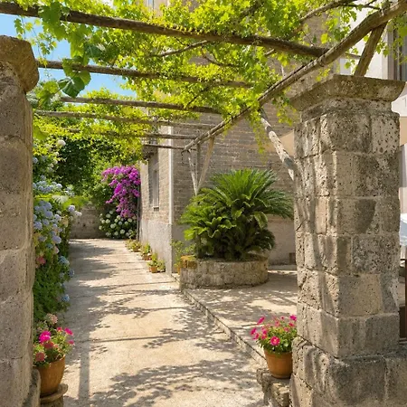 Casa vacanze La Dimora 1 Relax In A Lovely Garden
