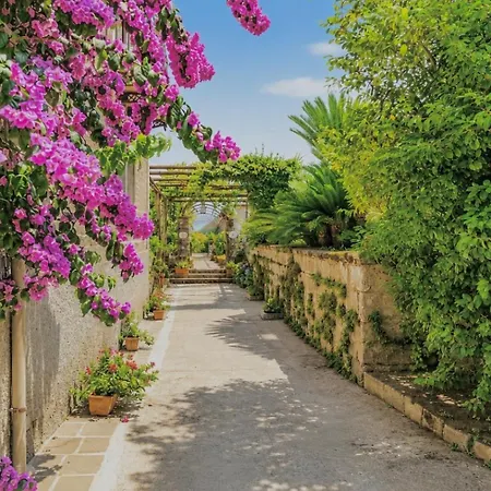 La Dimora 1 Relax In A Lovely Garden Casa vacanze *