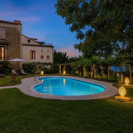 La Dimora: Relax In A Lovely Garden